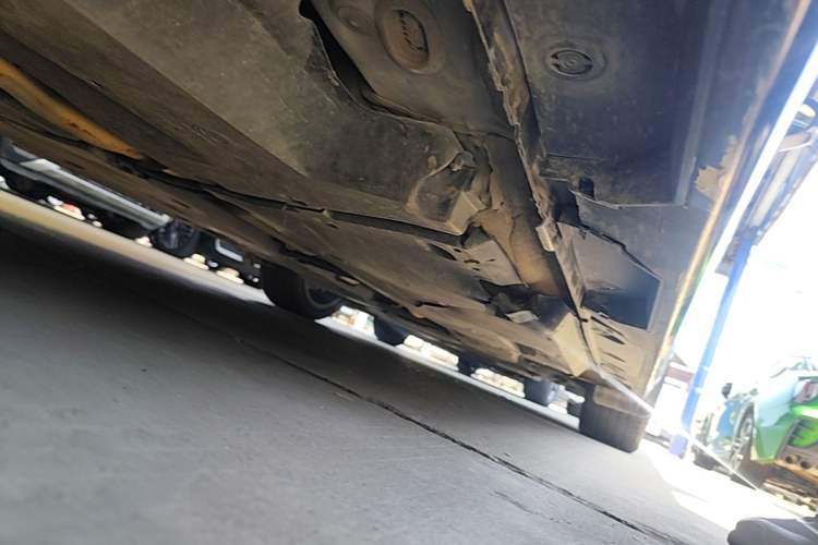 Used Toyota Avalon 2019 2.0L XLE Premium Edition China VI Right Side Sill