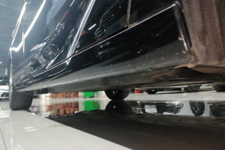 Used Toyota Avalon 2019 Dual-Engine 2.5L XLE Prestige Version China VI Standard Right Side Sill