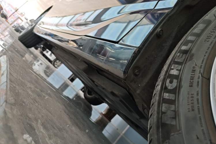Used Toyota Avalon 2019 Dual-Engine 2.5L Luxury Edition China VI Standard Right Side Sill