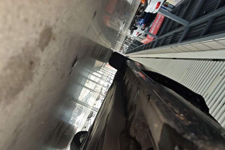 Used Toyota Avalon 2019 Dual-Engine 2.5L Luxury Edition China VI Standard Right Side Sill