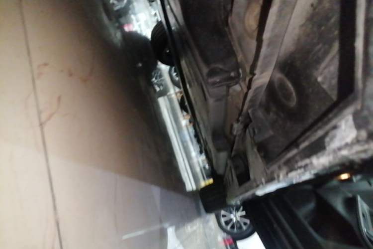 Used Toyota Avalon 2019 Dual-Engine 2.5L XLE Prestige Version China VI Standard Right Side Sill