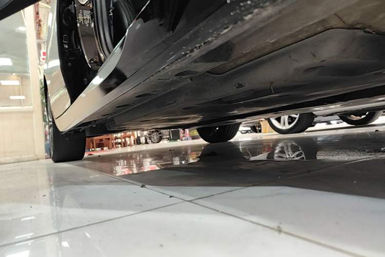 Used Toyota Avalon 2019 2.0L XLE Premium Edition China VI Right Side Sill