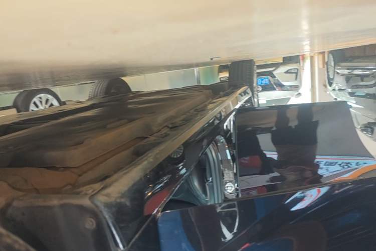 Used Toyota Avalon 2019 Dual-Engine 2.5L XLE Prestige Version China VI Standard Right Side Sill