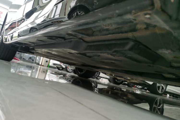 Used Toyota Avalon 2019 2.5L Touring Premium Version China VI Standard Right Side Sill