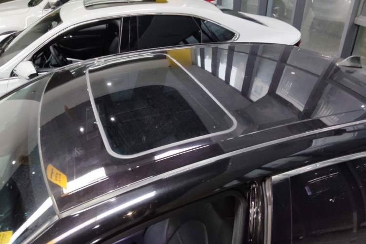 Used Toyota Avalon 2019 2.0L Luxury Edition China VI Standard Roof