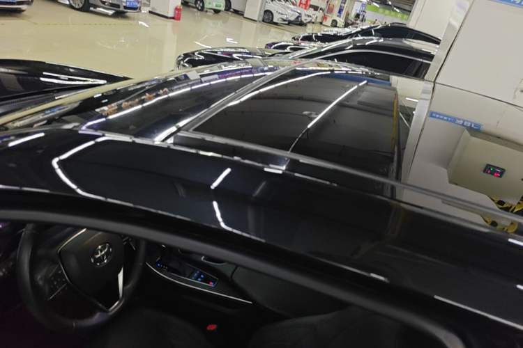 Used Toyota Avalon 2019 Dual-Engine 2.5L XLE Prestige Version China VI Standard Roof