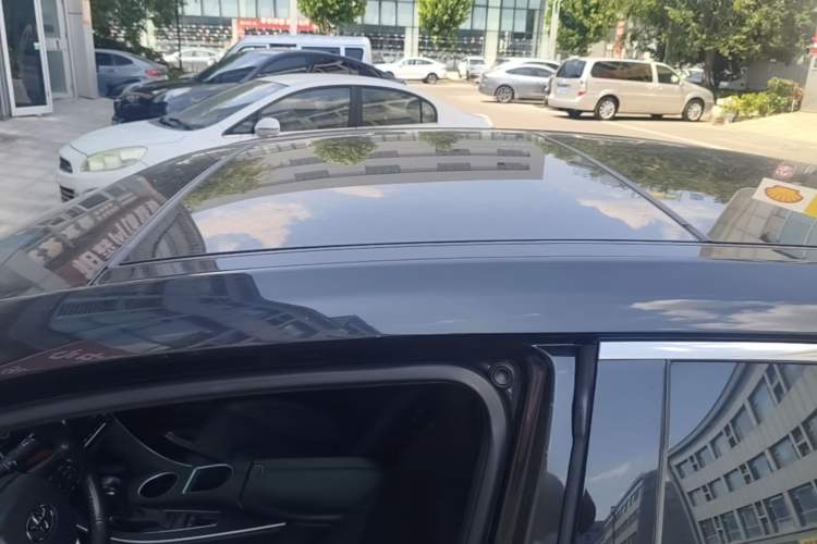 Used Toyota Avalon 2019 Dual-Engine 2.5L XLE Prestige Version China VI Standard Roof