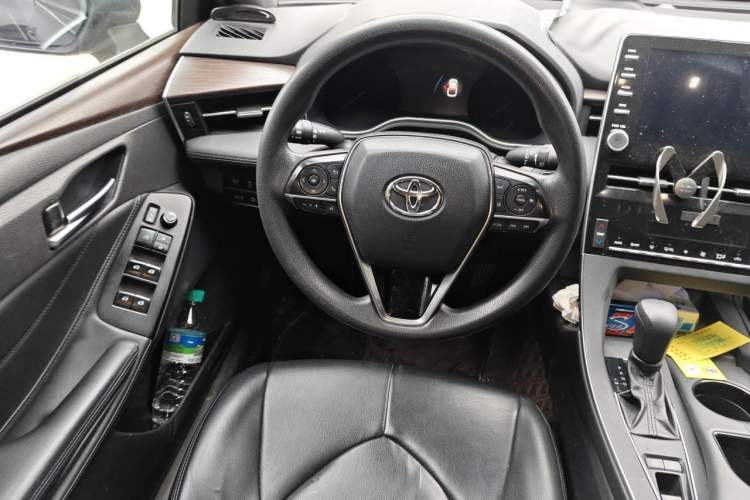 Used Toyota Avalon 2019 2.0L Ambition Edition China VI Steering Wheel