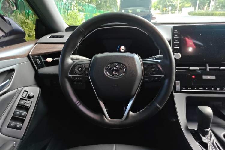 Used Toyota Avalon 2019 2.0L Ambition Edition China VI Steering Wheel