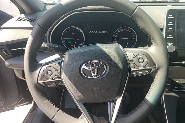 Used Toyota Avalon 2019 Dual-Engine 2.5L XLE Prestige Version China VI Standard Steering Wheel