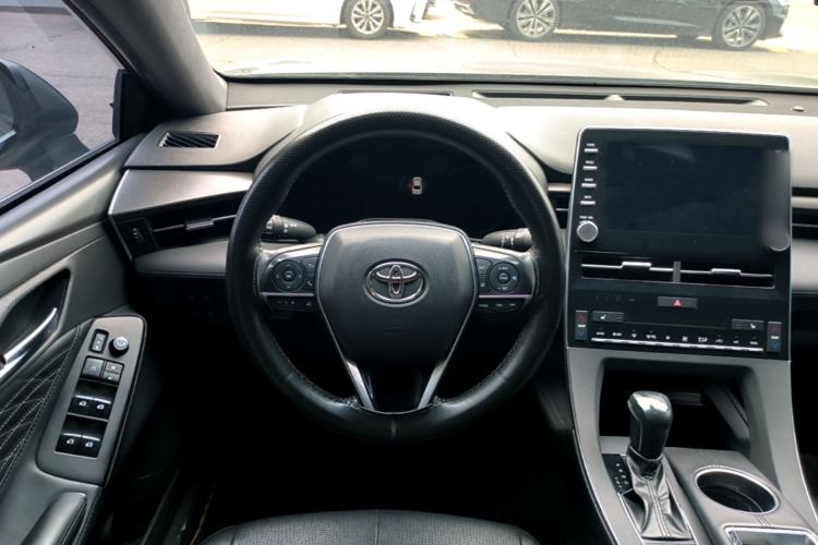 Used Toyota Avalon 2019 Dual-Engine 2.5L XLE Prestige Version China VI Standard Steering Wheel