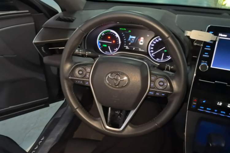 Used Toyota Avalon 2019 Dual-Engine 2.5L XLE Prestige Version China VI Standard Steering Wheel
