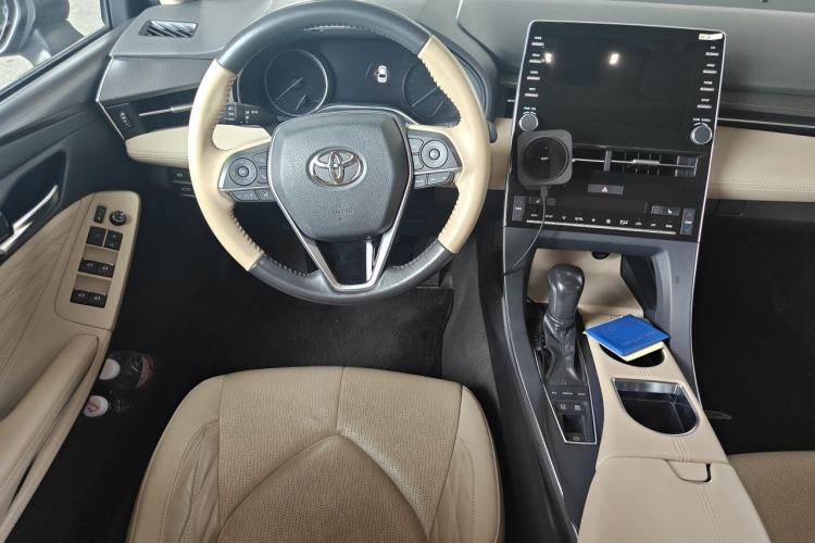Used Toyota Avalon 2019 Dual-Engine 2.5L XLE Prestige Version China VI Standard Steering Wheel
