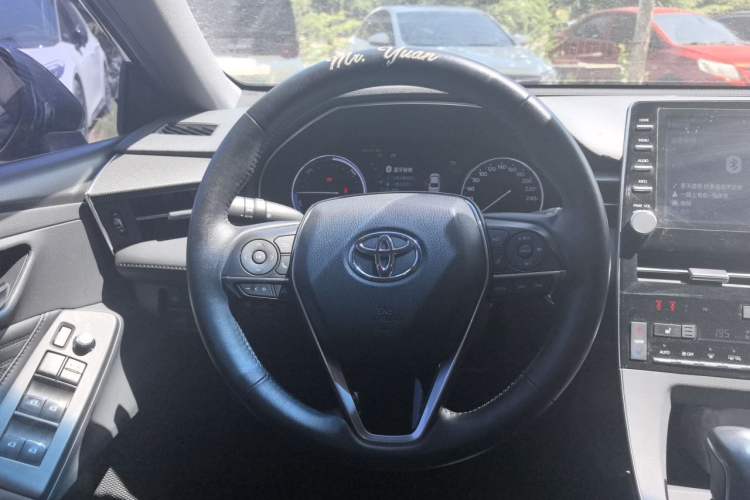 Used Toyota Avalon 2019 Dual-Engine 2.5L XLE Prestige Version China VI Standard Steering Wheel