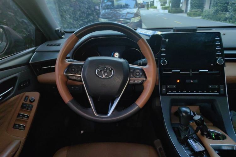 Used Toyota Avalon 2019 Dual-Engine 2.5L Limited Flagship Edition China VI Standard Steering Wheel
