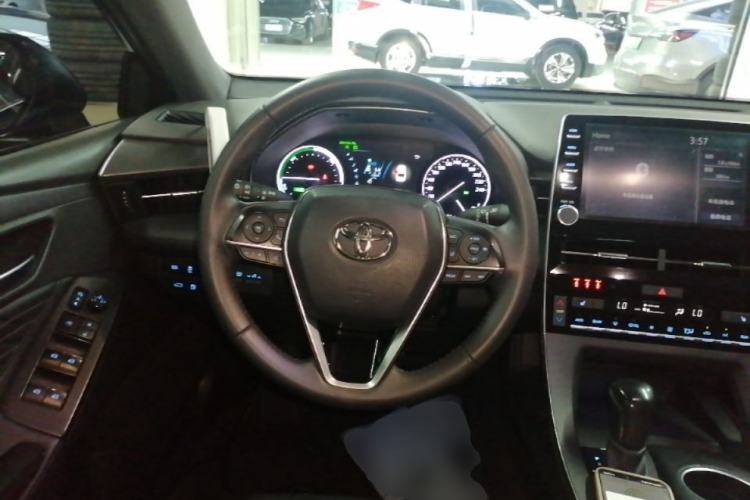 Used Toyota Avalon 2019 Dual-Engine 2.5L XLE Prestige Version China VI Standard Steering Wheel