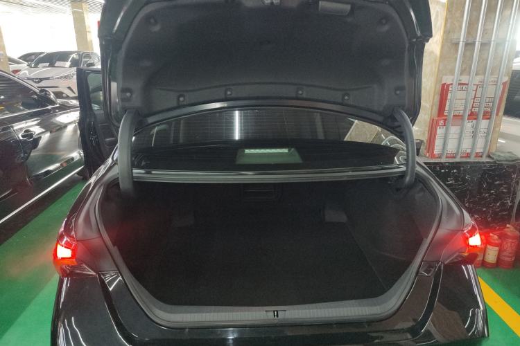 Used Toyota Avalon 2019 2.0L Ambition Edition China VI Trunk