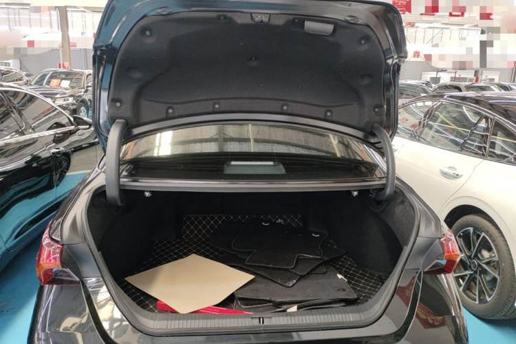 Used Toyota Avalon 2019 2.0L XLE Premium Edition China VI Trunk
