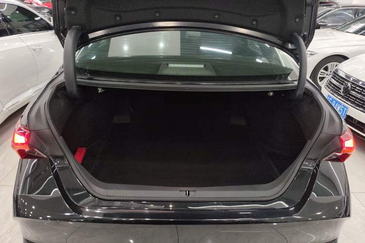 Used Toyota Avalon 2019 Dual-Engine 2.5L Luxury Edition China VI Standard Trunk