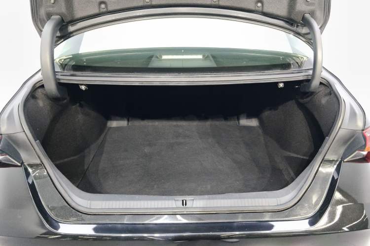 Used Toyota Avalon 2019 Dual-Engine 2.5L Luxury Edition China VI Standard Trunk