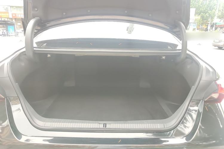 Used Toyota Avalon 2019 Dual-Engine 2.5L XLE Prestige Version China VI Standard Trunk