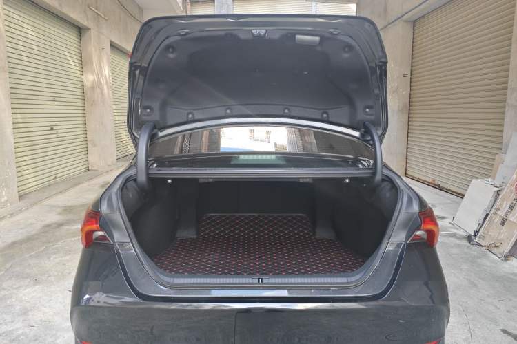 Used Toyota Avalon 2019 2.0L Luxury Edition China VI Standard Trunk
