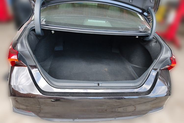 Used Toyota Avalon 2019 Dual-Engine 2.5L Luxury Edition China VI Standard Trunk