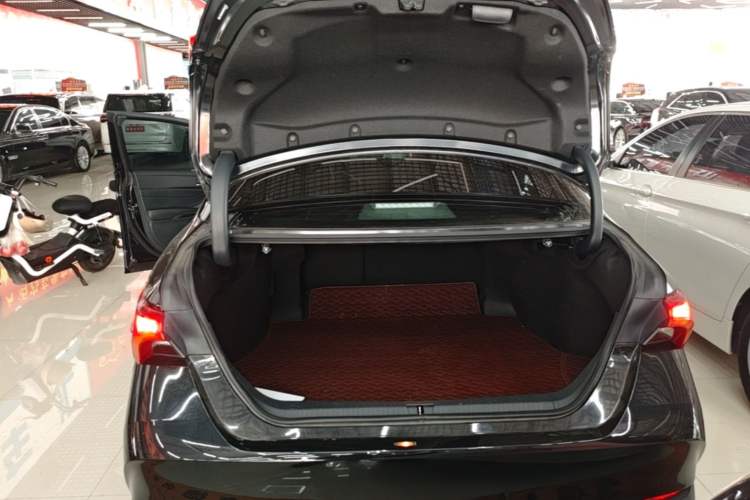 Used Toyota Avalon 2019 Dual-Engine 2.5L Luxury Edition China VI Standard Trunk