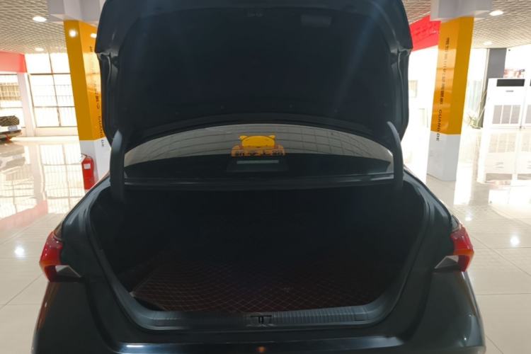 Used Toyota Avalon 2019 2.5L Ambition Version China VI Standard Trunk