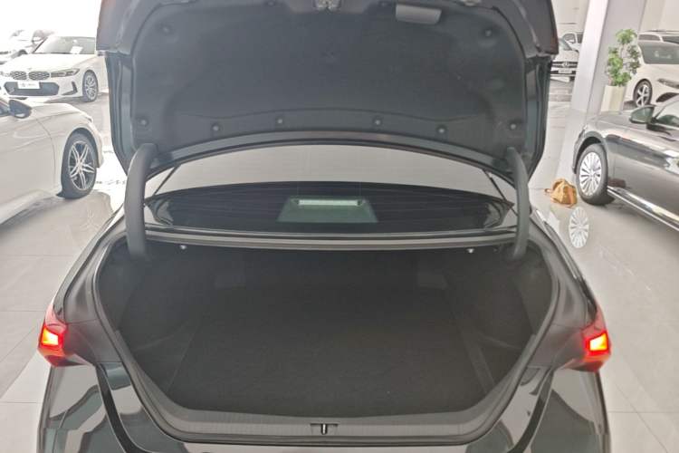 Used Toyota Avalon 2019 Dual-Engine 2.5L XLE Prestige Version China VI Standard Trunk
