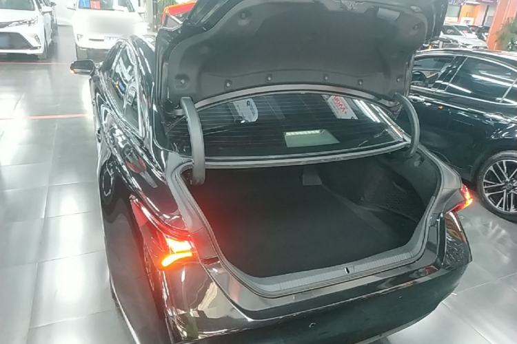 Used Toyota Avalon 2019 2.0L Ambition Edition China VI Trunk
