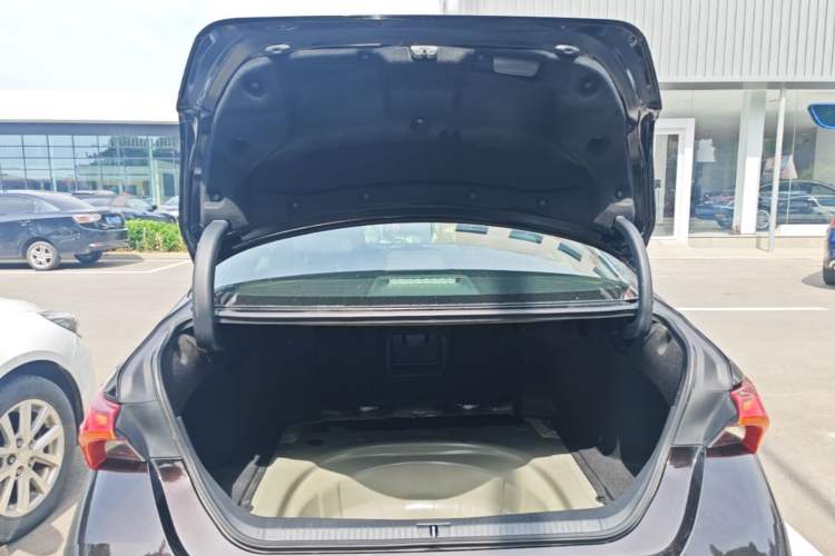 Used Toyota Avalon 2019 2.0L Ambition Edition China VI Trunk