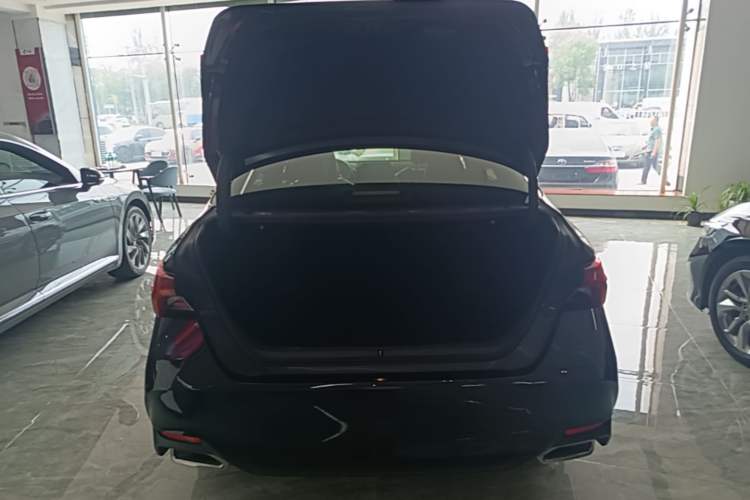 Used Toyota Avalon 2019 2.5L Touring Premium Version China VI Standard Trunk