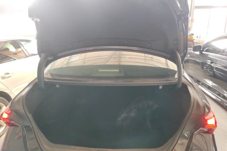 Used Toyota Avalon 2019 2.0L Luxury Edition China VI Standard Trunk