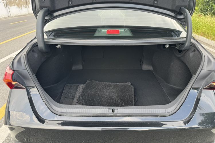 Used Toyota Avalon 2019 2.0L Luxury Edition China VI Standard Trunk