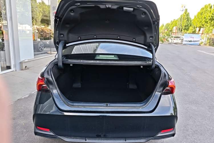 Used Toyota Avalon 2019 Dual-Engine 2.5L Luxury Edition China VI Standard Trunk