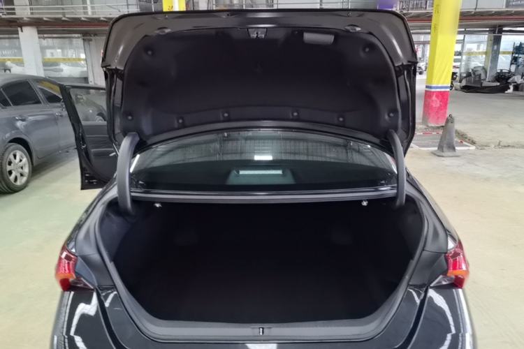 Used Toyota Avalon 2019 Dual-Engine 2.5L XLE Prestige Version China VI Standard Trunk