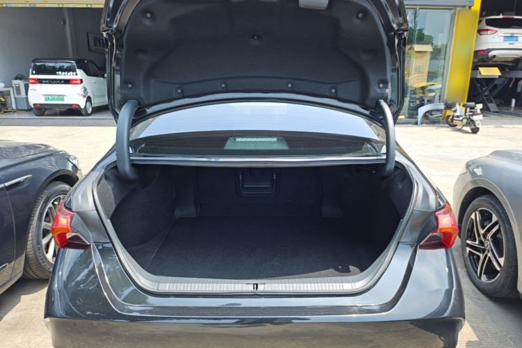 Used Toyota Avalon 2019 2.0L Ambition Edition China VI Trunk