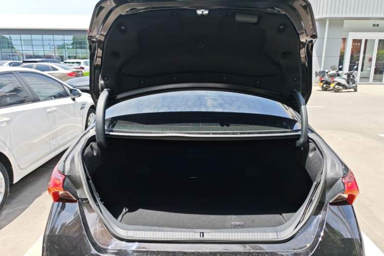 Used Toyota Avalon 2019 2.0L Ambition Edition China VI Trunk