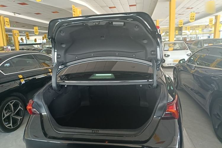 Used Toyota Avalon 2019 Dual-Engine 2.5L Luxury Edition China VI Standard Trunk