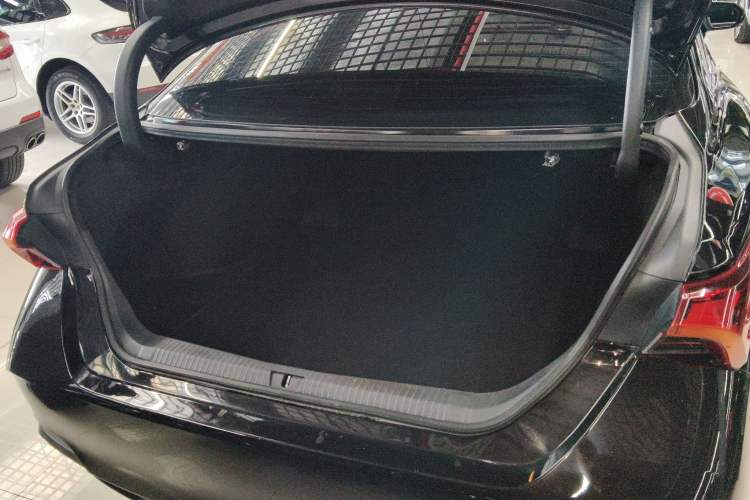 Used Toyota Avalon 2019 Dual-Engine 2.5L Luxury Edition China VI Standard Trunk