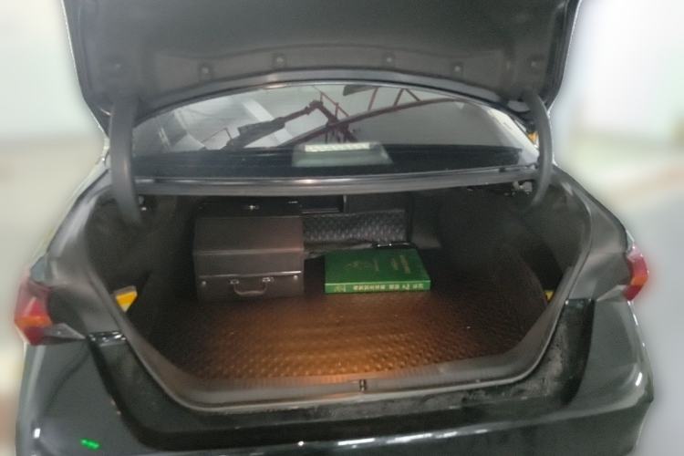 Used Toyota Avalon 2019 Dual-Engine 2.5L Limited Flagship Edition China VI Standard Trunk