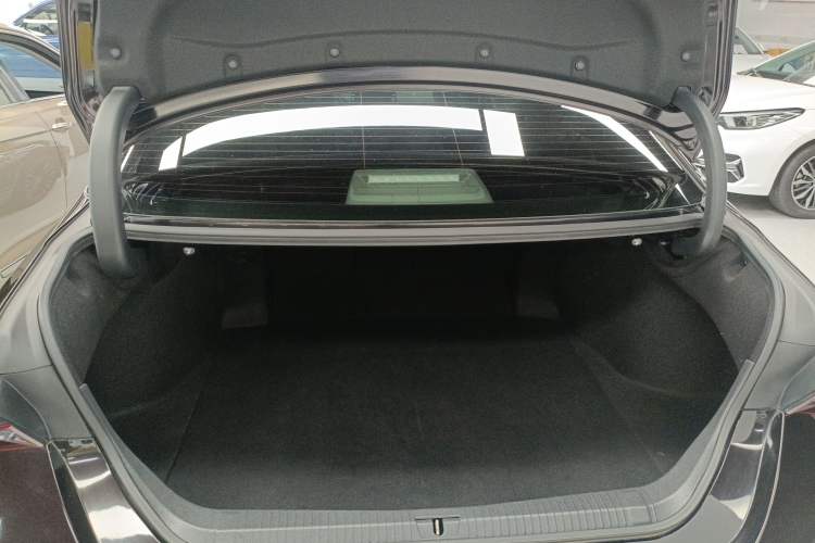 Used Toyota Avalon 2019 2.0L XLE Premium Edition China VI Trunk