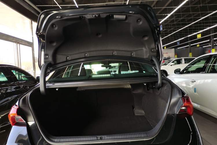 Used Toyota Avalon 2019 2.0L XLE Premium Edition China VI Trunk
