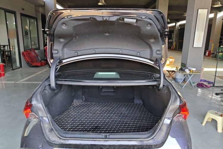 Used Toyota Avalon 2019 Dual-Engine 2.5L Limited Flagship Edition China VI Standard Trunk