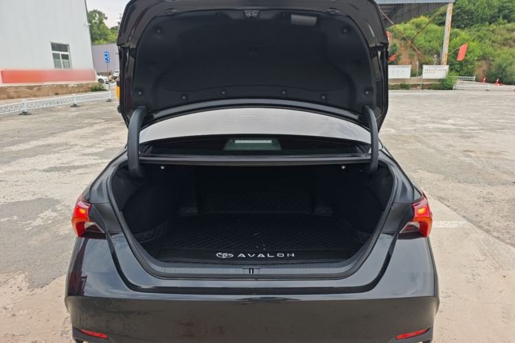 Used Toyota Avalon 2019 2.0L XLE Premium Edition China VI Trunk