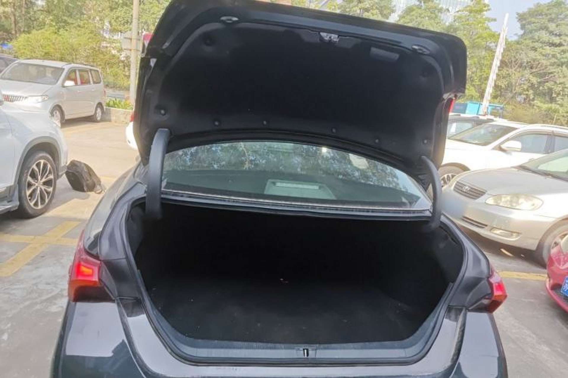 Used Toyota Avalon 2019 2.0L Ambition Edition China VI Trunk