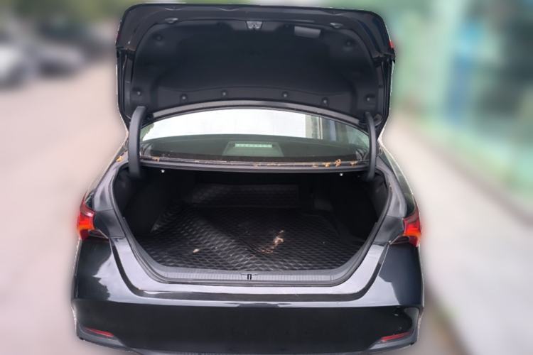 Used Toyota Avalon 2019 Dual-Engine 2.5L XLE Prestige Version China VI Standard Trunk