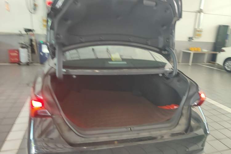 Used Toyota Avalon 2019 Dual-Engine 2.5L Luxury Edition China VI Standard Trunk
