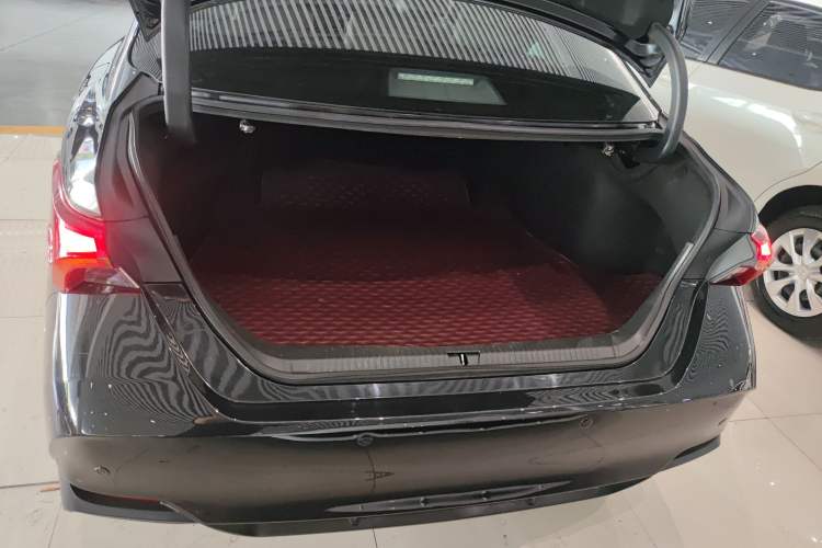Used Toyota Avalon 2019 Dual-Engine 2.5L Luxury Edition China VI Standard Trunk